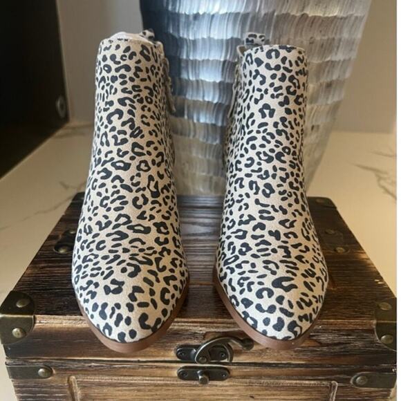 Violet & Red Cortny Heeled Booties in Leopard Print - Picture 3 of 8